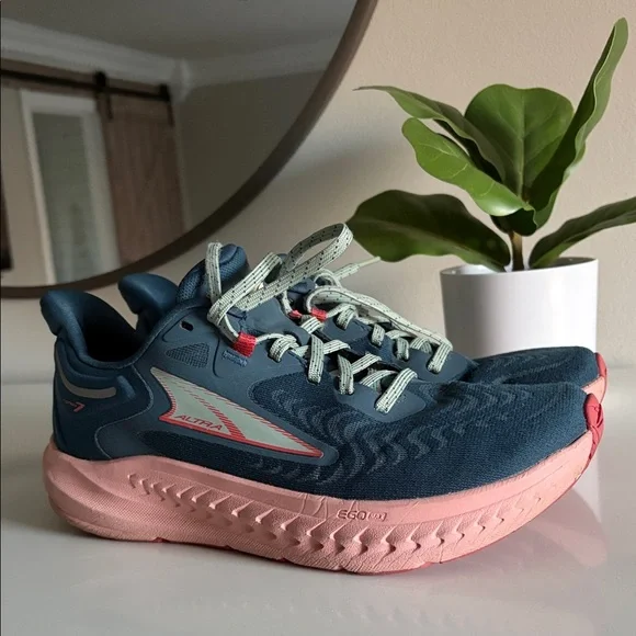 Altra Women's Size 7.5 Torin 7 Navy and Pink - Picture 1 of 7